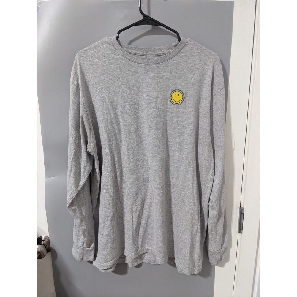 Smilely original by samii ryan Long Sleeve shirt size Large Gray